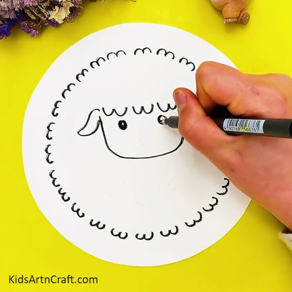 Making face and facial feature. Step-by-step guide to make a Sheep Step-by-Step Craft Tutorial for Kids