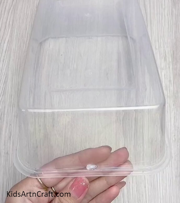 Applying Glue Gun On Plastic Box - How to make a Jute Thread Decorated Tissue Box Step-by-Step