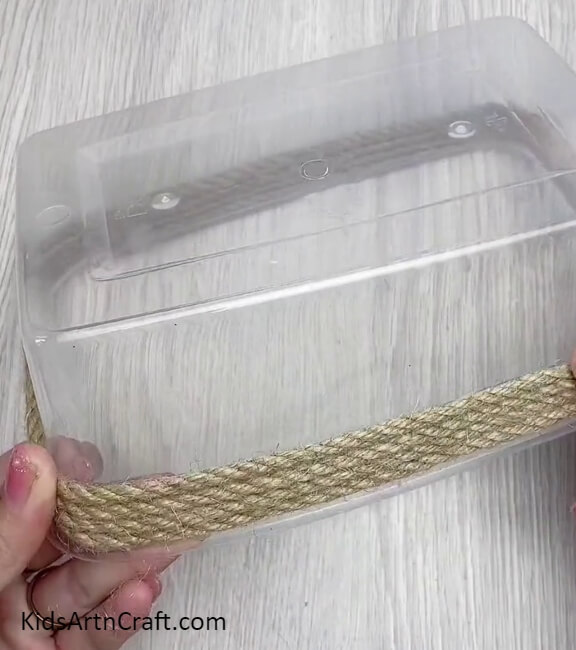 Making Layers Of Wrapped Rope Of Box - A Guide for Crafting a Jute Thread Decorated Tissue Box