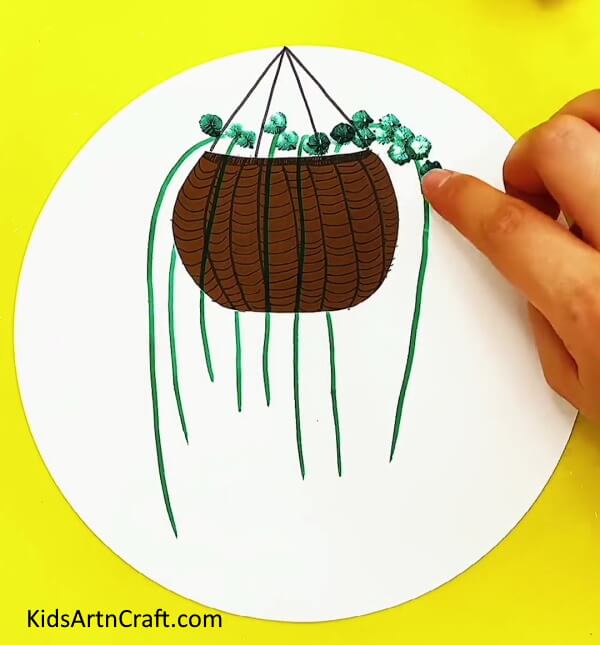 Make Dots With Your Fingers-Practice the skill of designing a hanging vegetation piece for minors