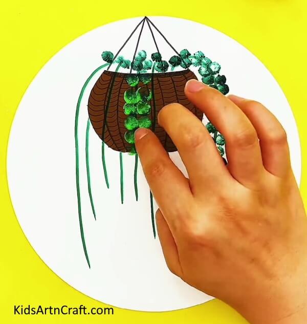 Make Prints With Light Green Poster Color-Learn to construct a suspended plant art work for toddlers