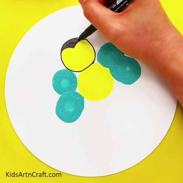 Bold the outline with a marker- Make Paint Stamping Bee Art with This Tutorial 