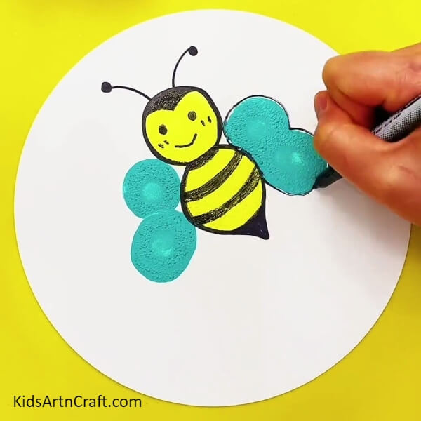 Tracing Bee's wings- Get the Tools to Create Paint Stamping Bee Art 
