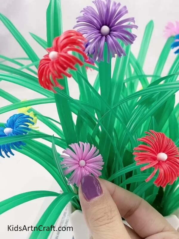 Pasting the flower to the leaf- Tutorial for beginner to create a beautiful plastic straw falling flower craft