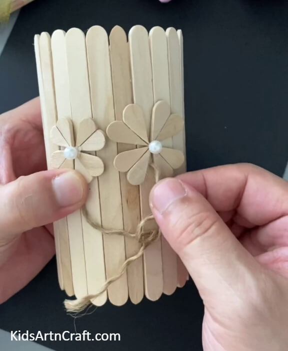 Making Another Flower And Attaching Stems-Learn to build a gorgeous Popsicle Sticks Pencil Stand with this tutorial