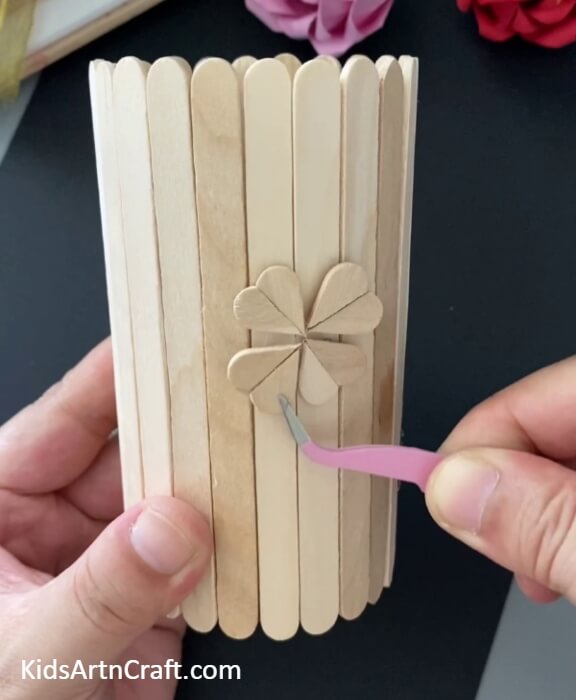 Making A Flower-Making a Popsicle Sticks Pencil Stand - an easy tutorial