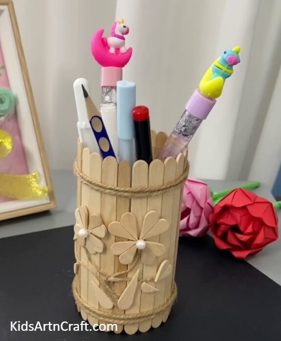The Final Look Of Your Popsicle Stick Pencil Stand!- Learn how to make a gorgeous Popsicle Sticks Pencil Stand