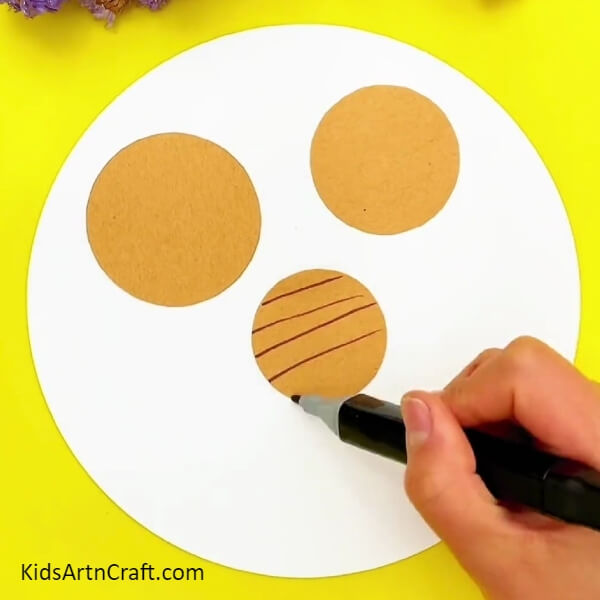 Drawing Horizontal Lines On The Circles-sketch pen-