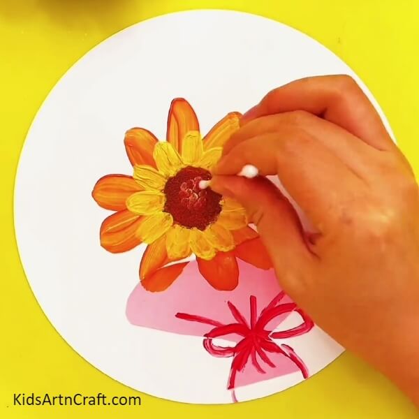 Add Details on the Central Part of the Flower- Create a gorgeous floral arrangement painting with this guide. 