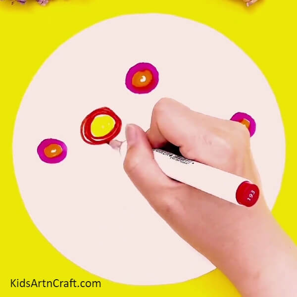 Making More Colorful Circles-An idea for children to draw a flower garden using sketch pens