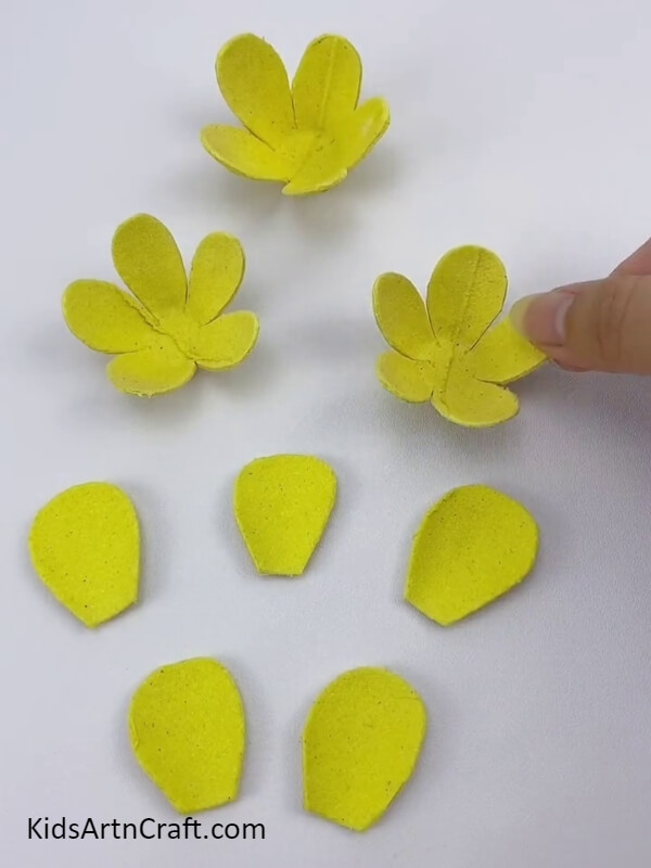 Making Small Flowers- Making Appealing Roses Out Of An Egg Crate For Little Ones