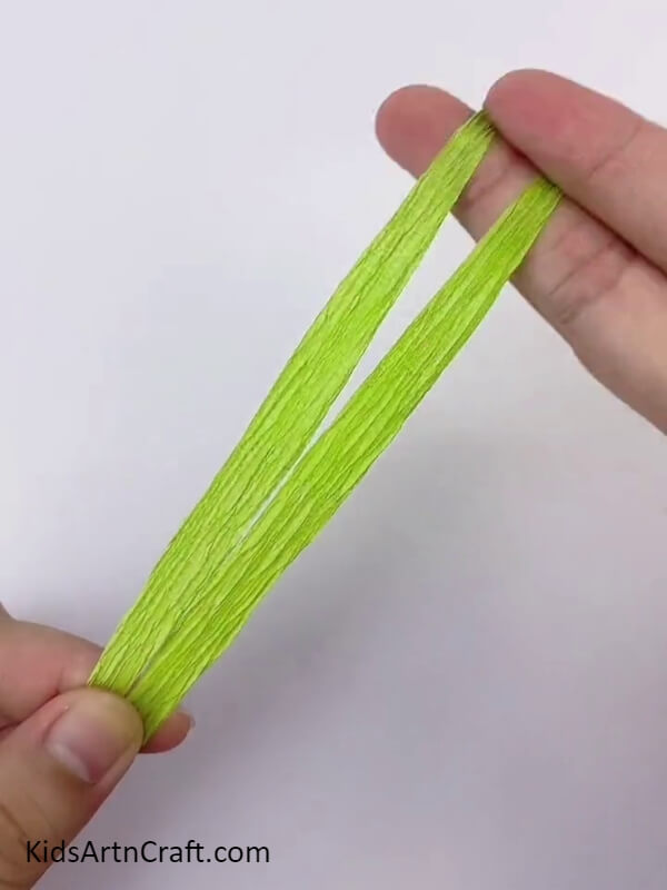 Make Leaves Using Green Floral Tape- A Guide to Making a 3D Purple Pampas Grass Model with Ribbon for Children