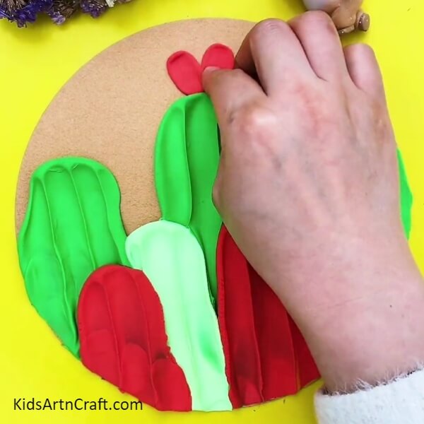 Making Thorns Of The Cactus With Modeling Clay-Making a dazzling cactus with children's use of hued clay. 