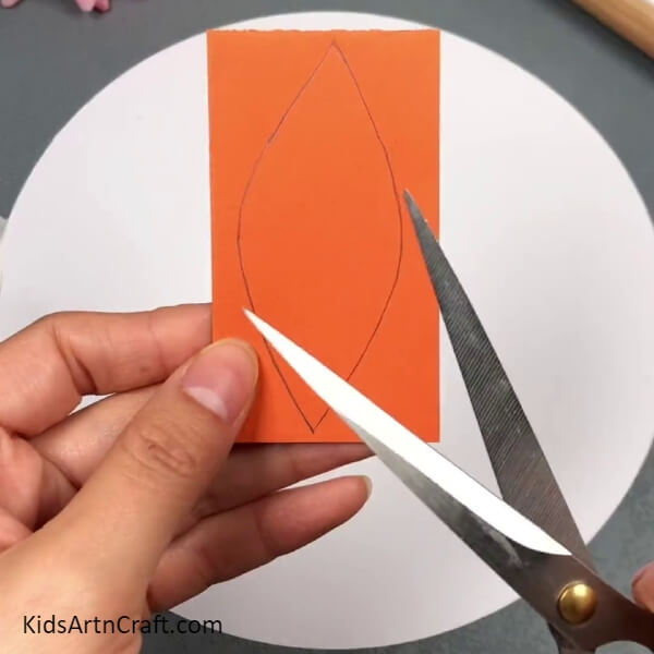 Drawing And Cutting Out A Petal- Learn how to make a 3D Lily-shaped Paper Flower with this kids' craft tutorial.