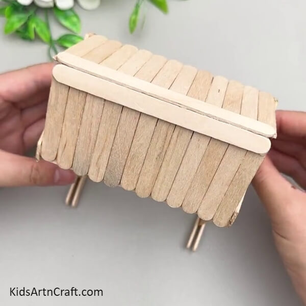 Completing Making The Stand-Splendid Swing Craft Tutorial With Popsicle Sticks For Youngsters