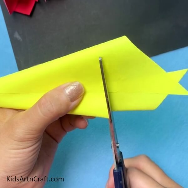 Cutting Out The Uneven Part Of The Cone-Crafting a Cone-Like Giraffe Ornament for Youngsters 