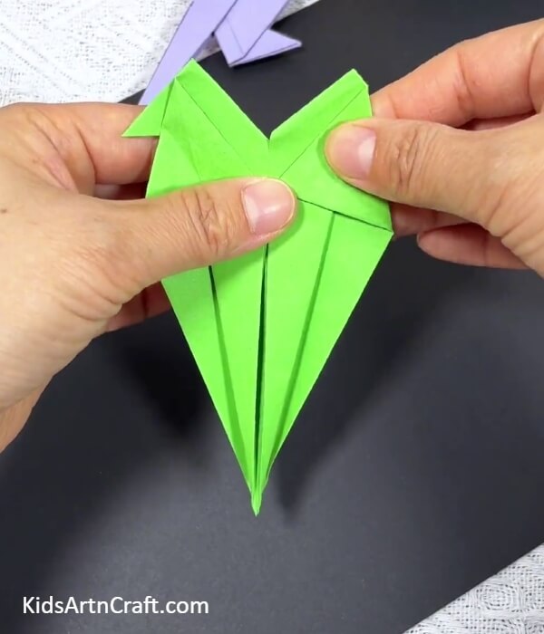 Folding The Right Diamond Partition-Crafting a parrot using origami for children