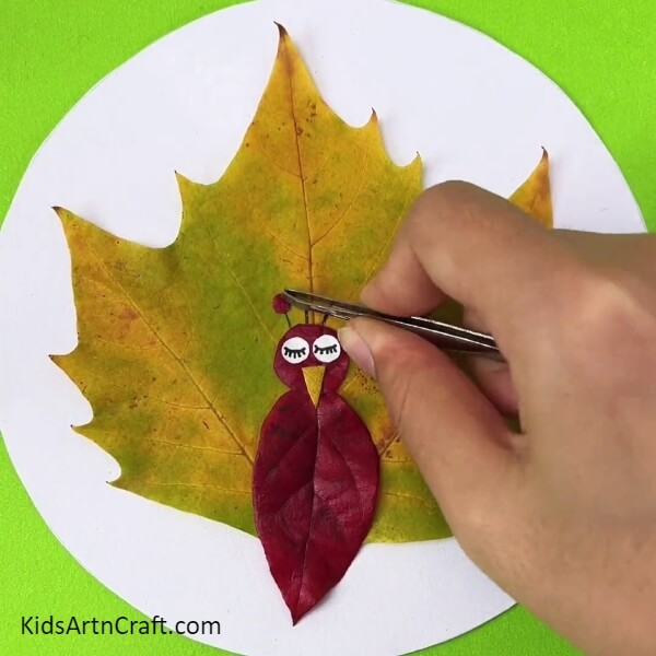 Making Crest Feathers- Tutorial for Creating a Leaf Turkey with Youngsters