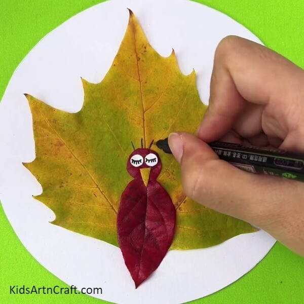 Making Crest Over The Head- Step-by-Step Instructions for Crafting a Leaf Turkey with Kids