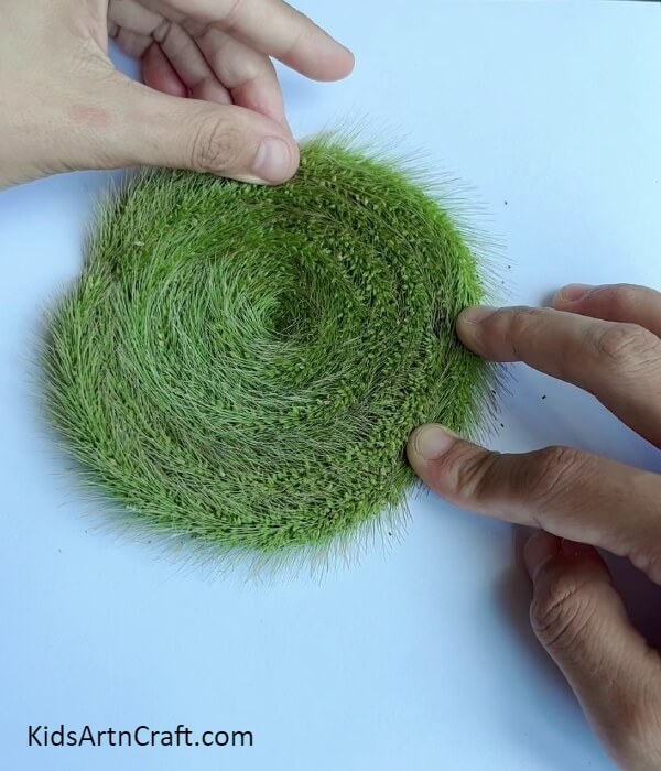 Completing The Spiral On The Circle- Step-by-Step Guide to Crafting an Octopus with Faux Grass