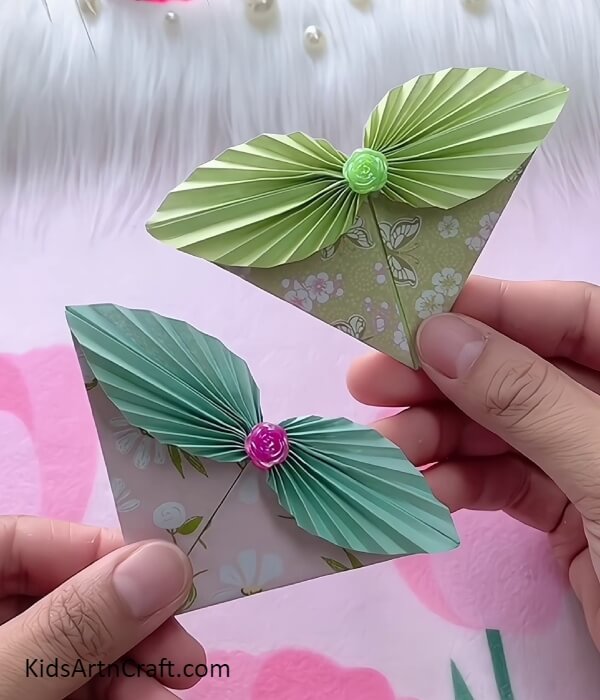 Your Paper Leaf Bookmark Corner Is Ready!-Artistic Creations with Paper in the Corner for Children