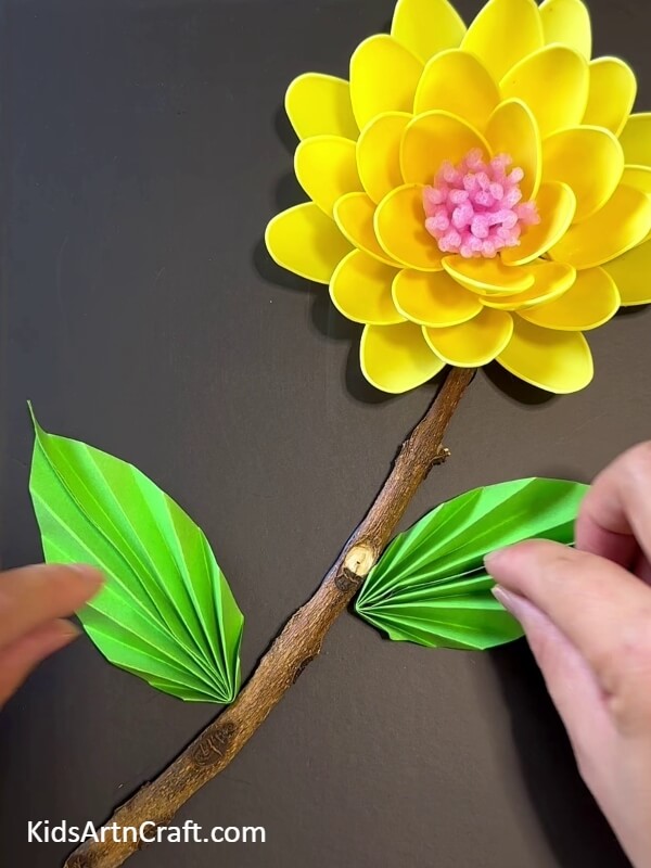Pasting The Leaves-Teach Kids to Make a Sunflower Out of Plastic Spoons 
