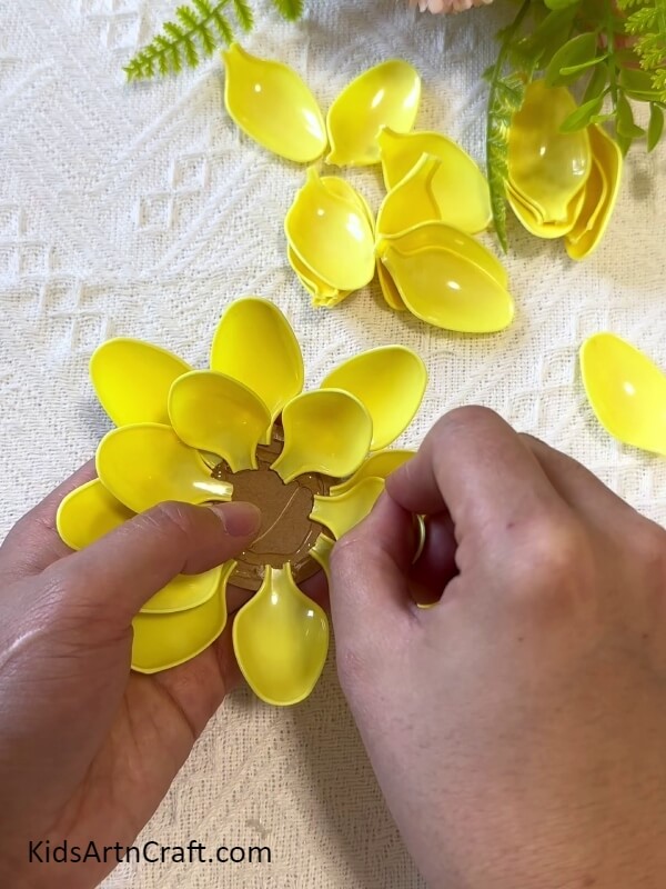 Sticking More Spoon Bowls-Making a Sunflower From Plastic Spoons With Children 