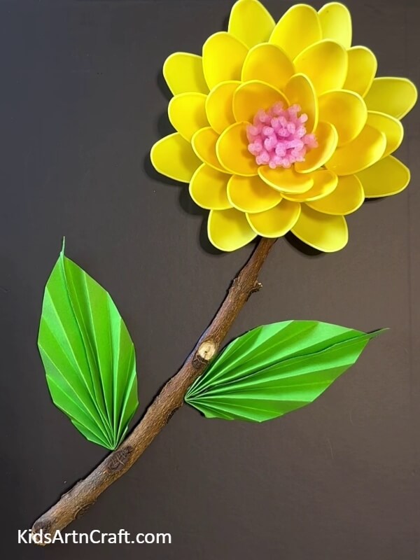 This Is The Final Look Of Your Sunflower Craft!-Tutorial on Crafting a Sunflower with Plastic Spoons for Kids 