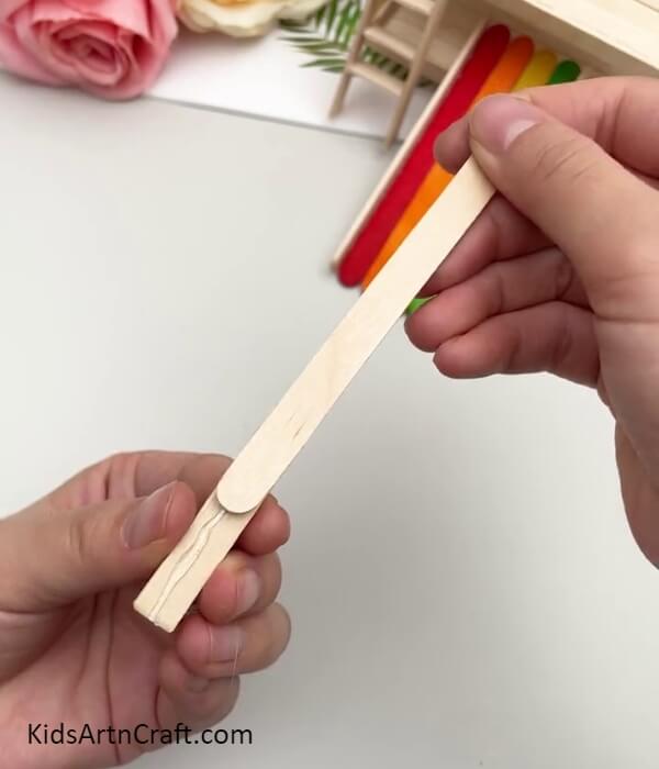 Pasting A Popsicle Stick Over The Piece- Tutorial to Build a Shifting Structure with Popsicle Sticks for Kids