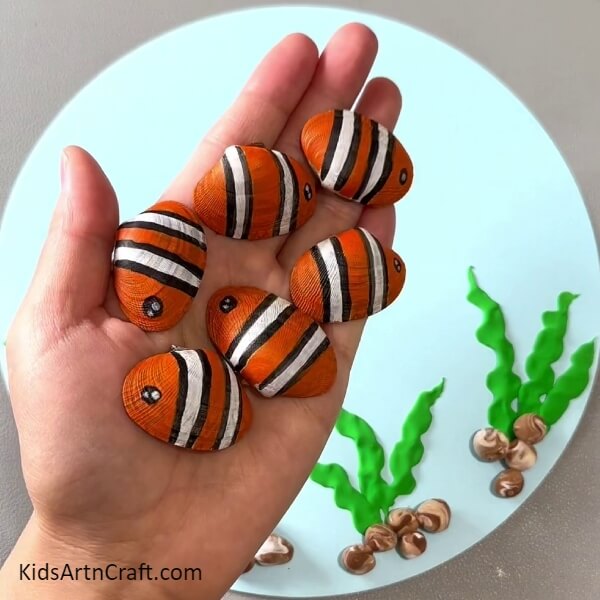 A Step-by-Step Guide to Making Goldfish Out of Shells, Clay, and Paper